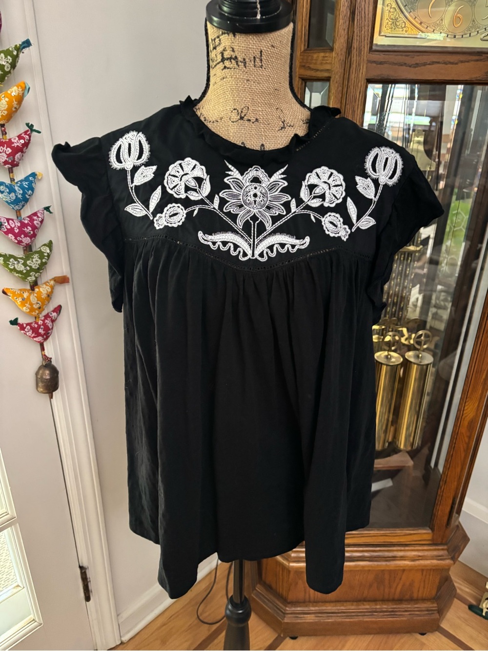 Knox Rose Black Short Sleeve Peasant Top with White Floral Embroidery size XXL